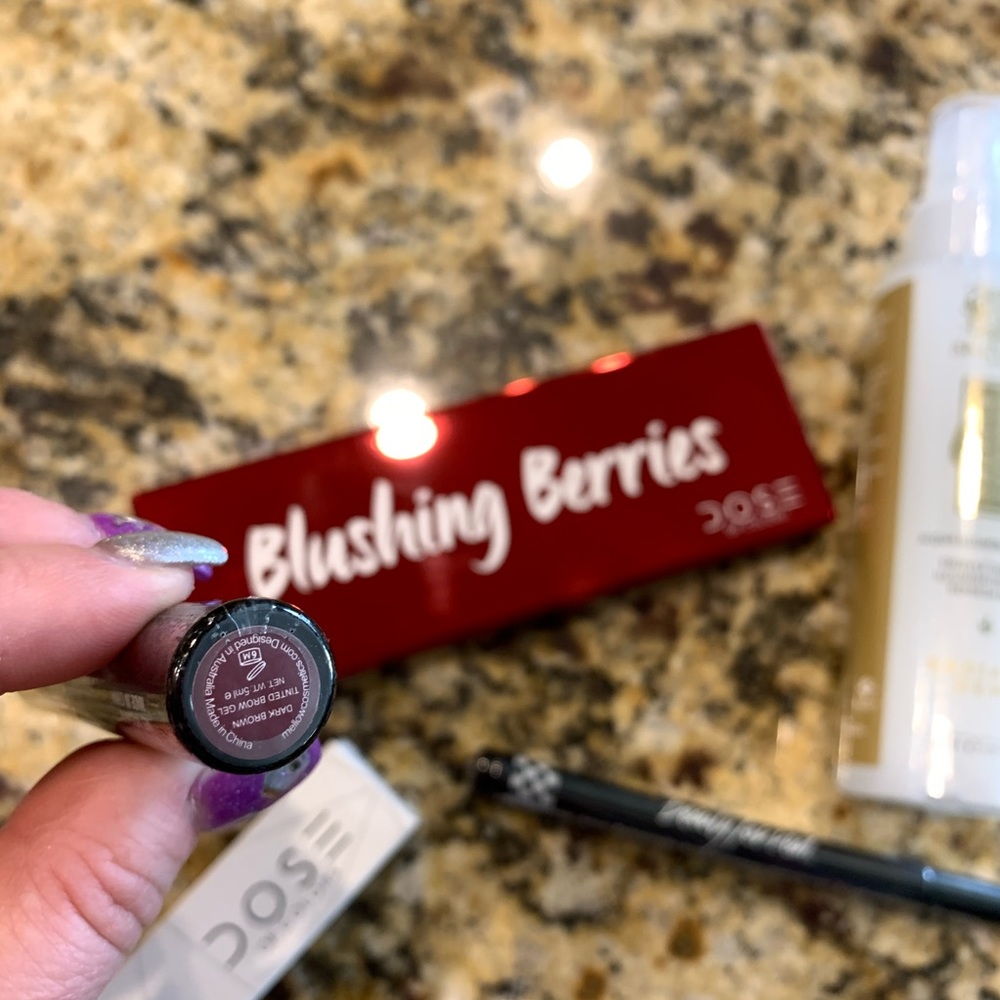 Makeup Bundle - Picture 2 of 3